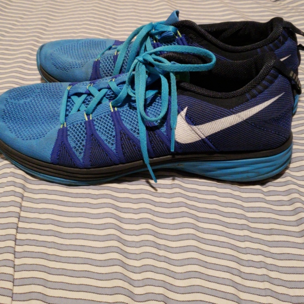 Nike flyknit running shoes